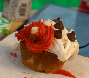 Cupcake with white and milk chocolate